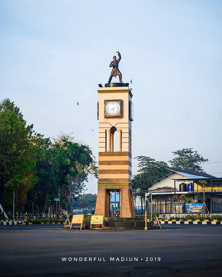 Pahlawan Street Center